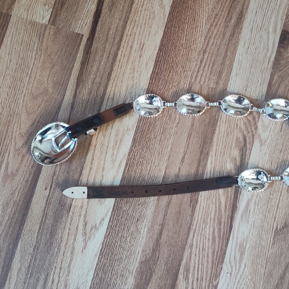 Tony Lama Vintage Western Concho Belt. Brown leather. Sz 30 M - Picture 3 of 4